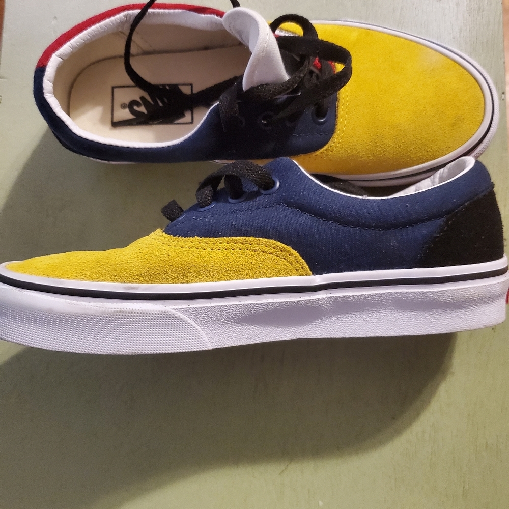 Sneakers - Picture 3 of 4